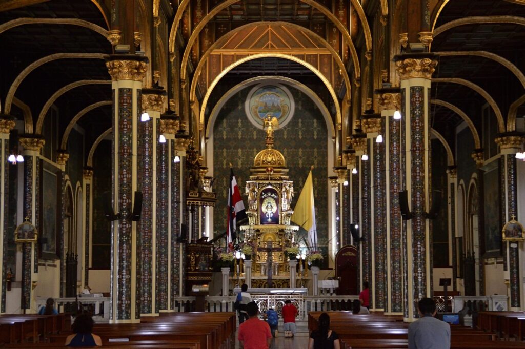 ロスアンヘレス大聖堂の内部